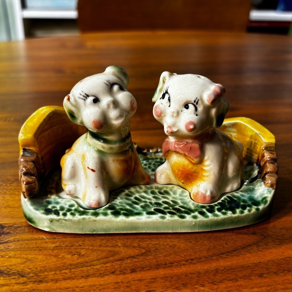 Made in Japan vintage 1940s ceramic Fido and Flossie dog salt and pepper shakers
